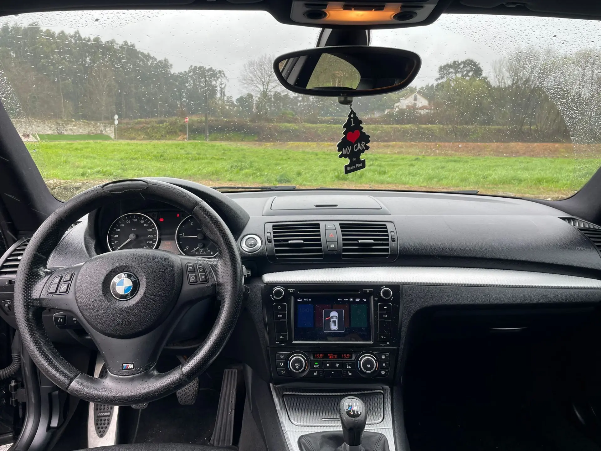 BMW 118 d Pack M 8