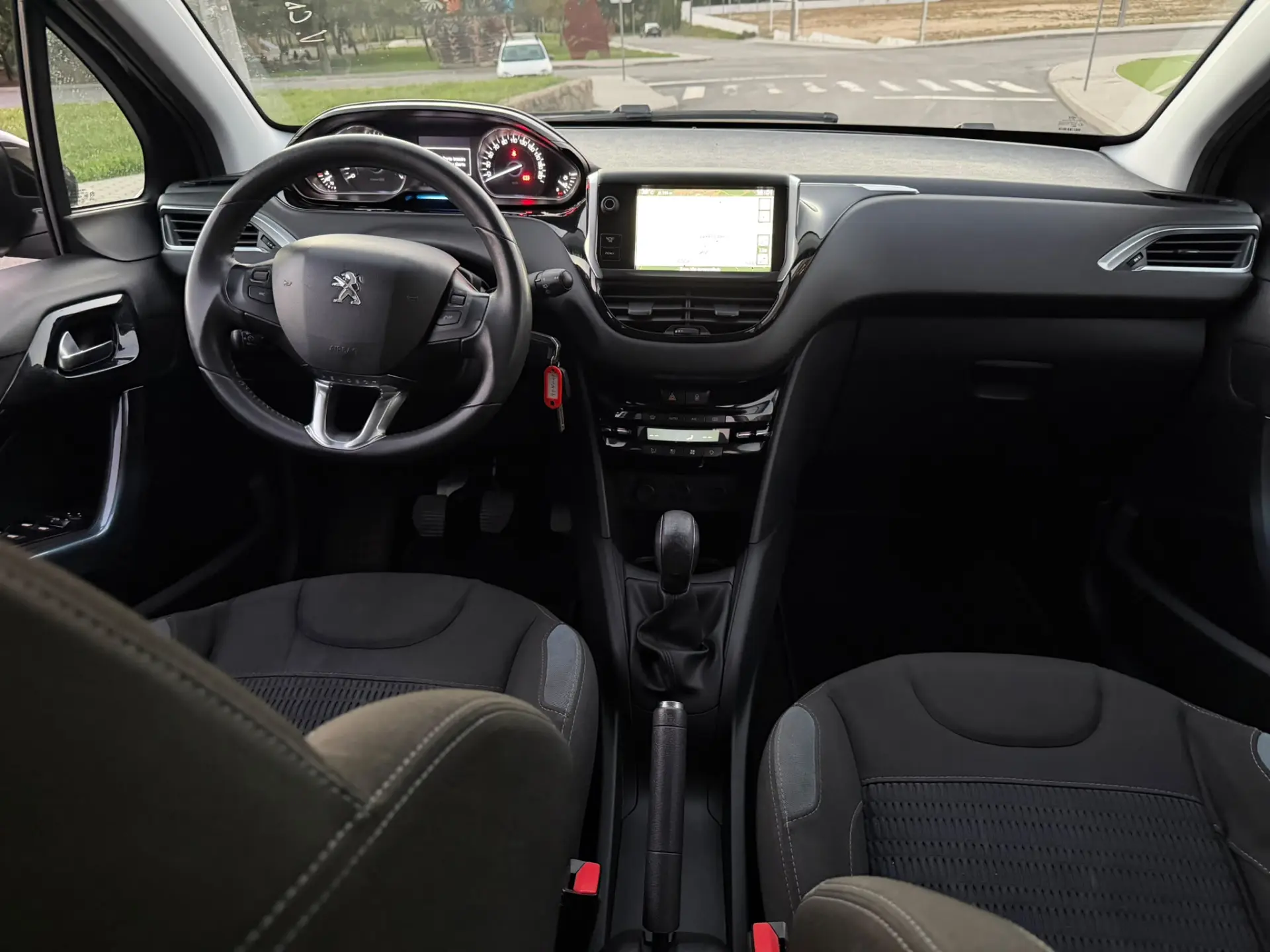 Peugeot 208 10