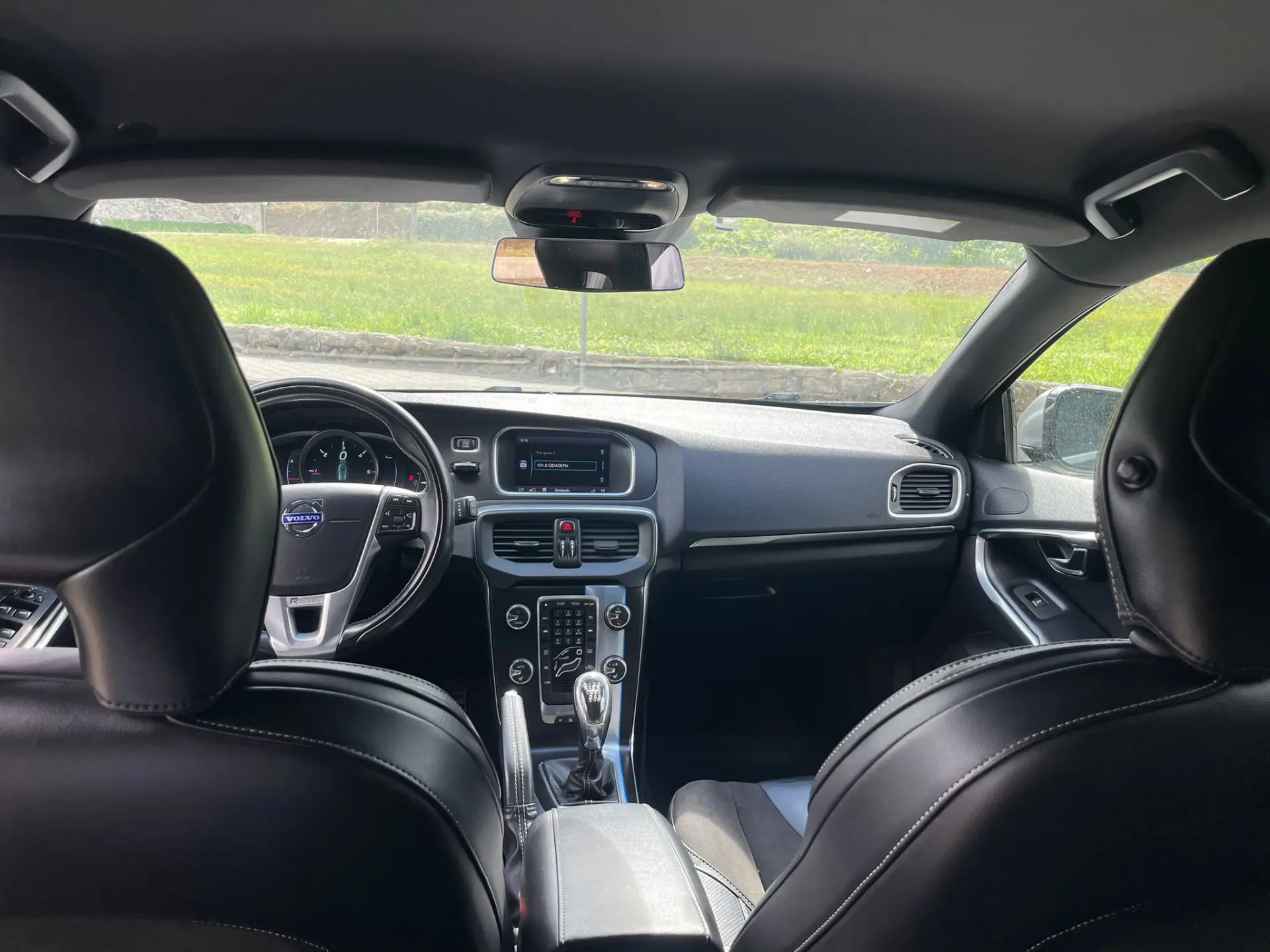 Volvo V40 1.6 D2 R-Design 8