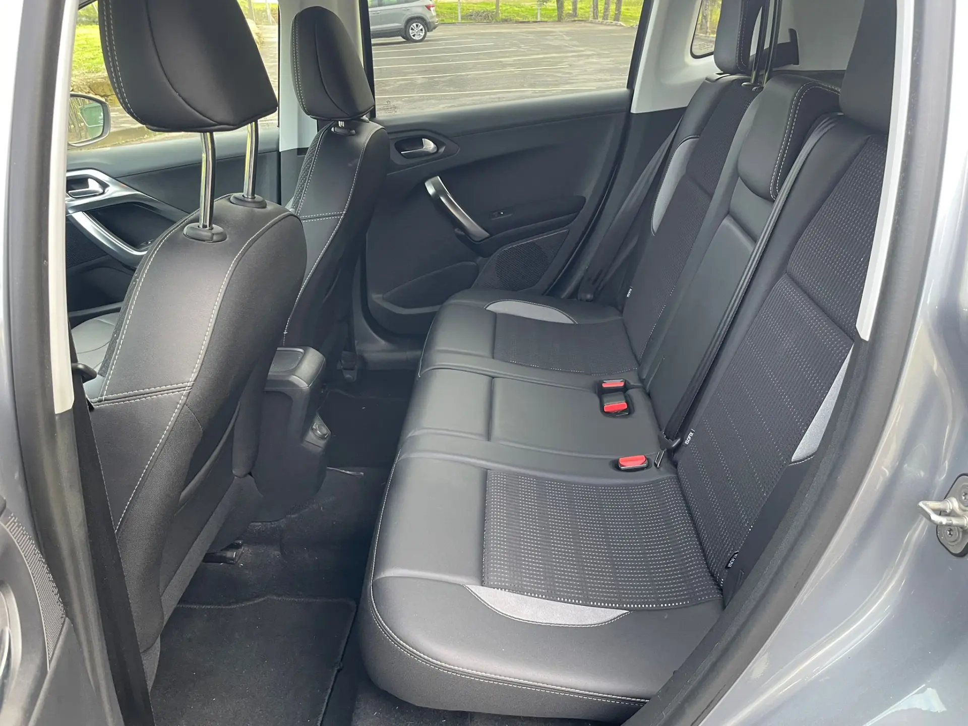 Peugeot 2008 1.2 PureTech Style 10