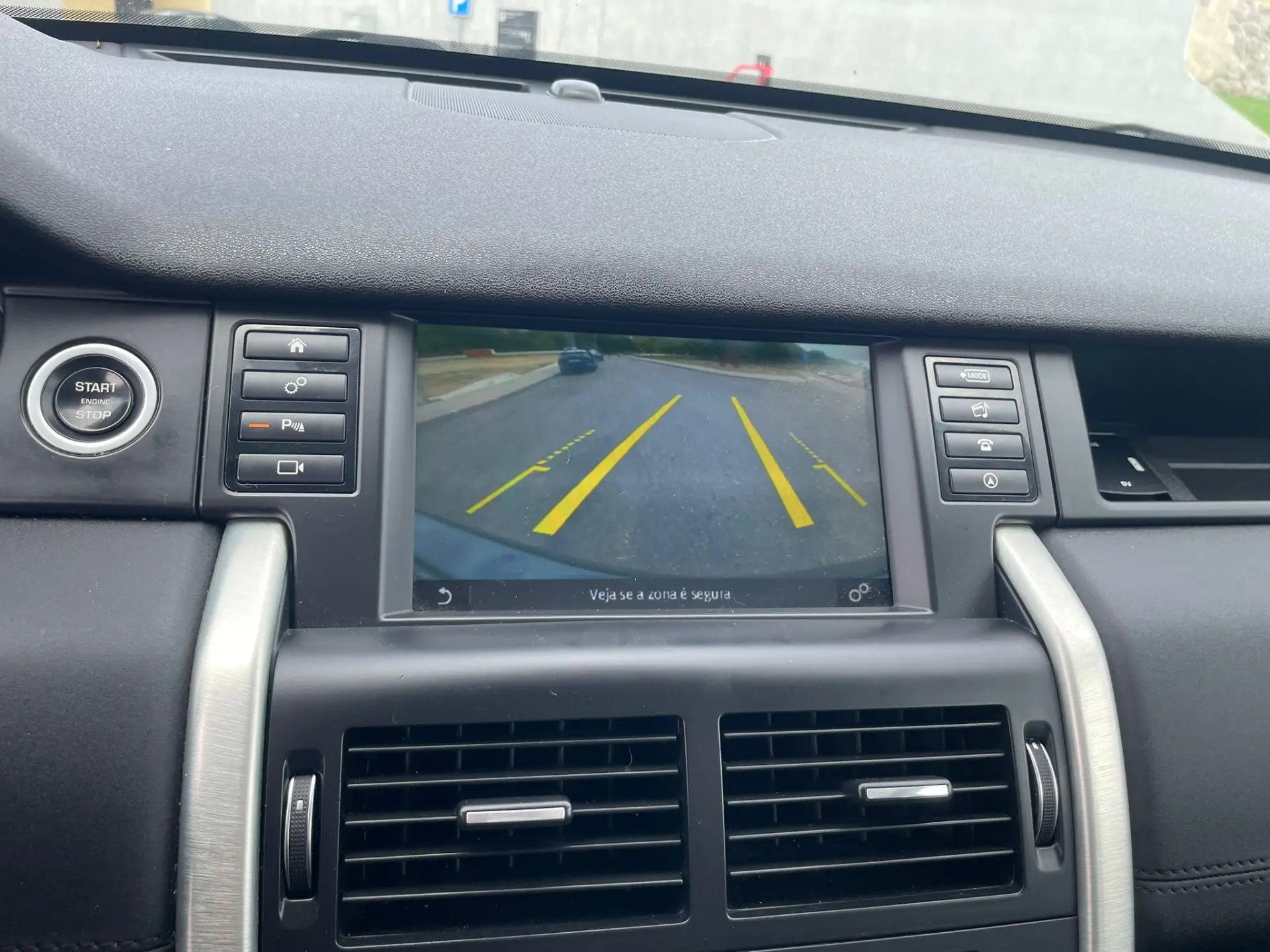 Land Rover Discovery Sport 15