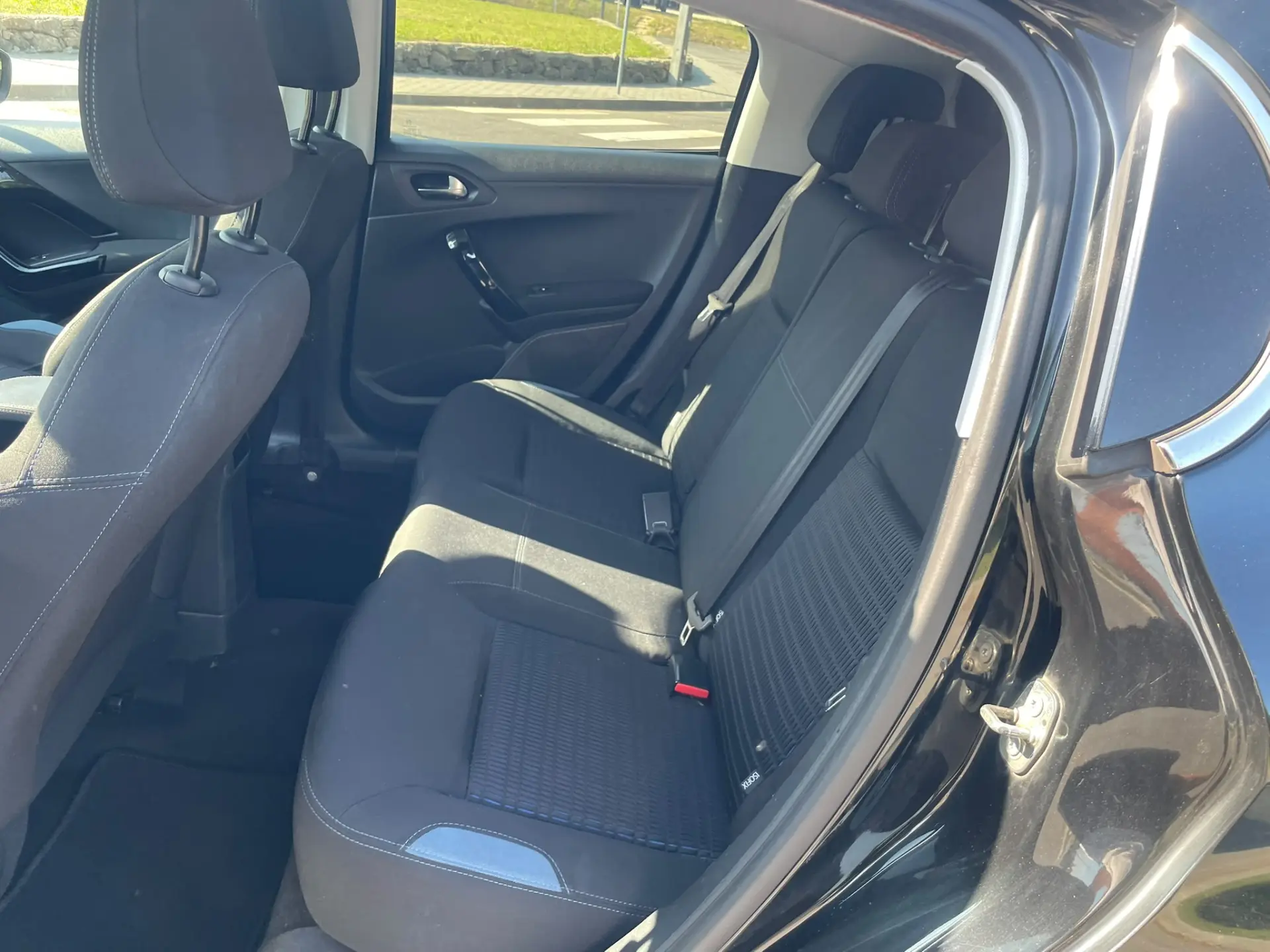 Peugeot 208 12