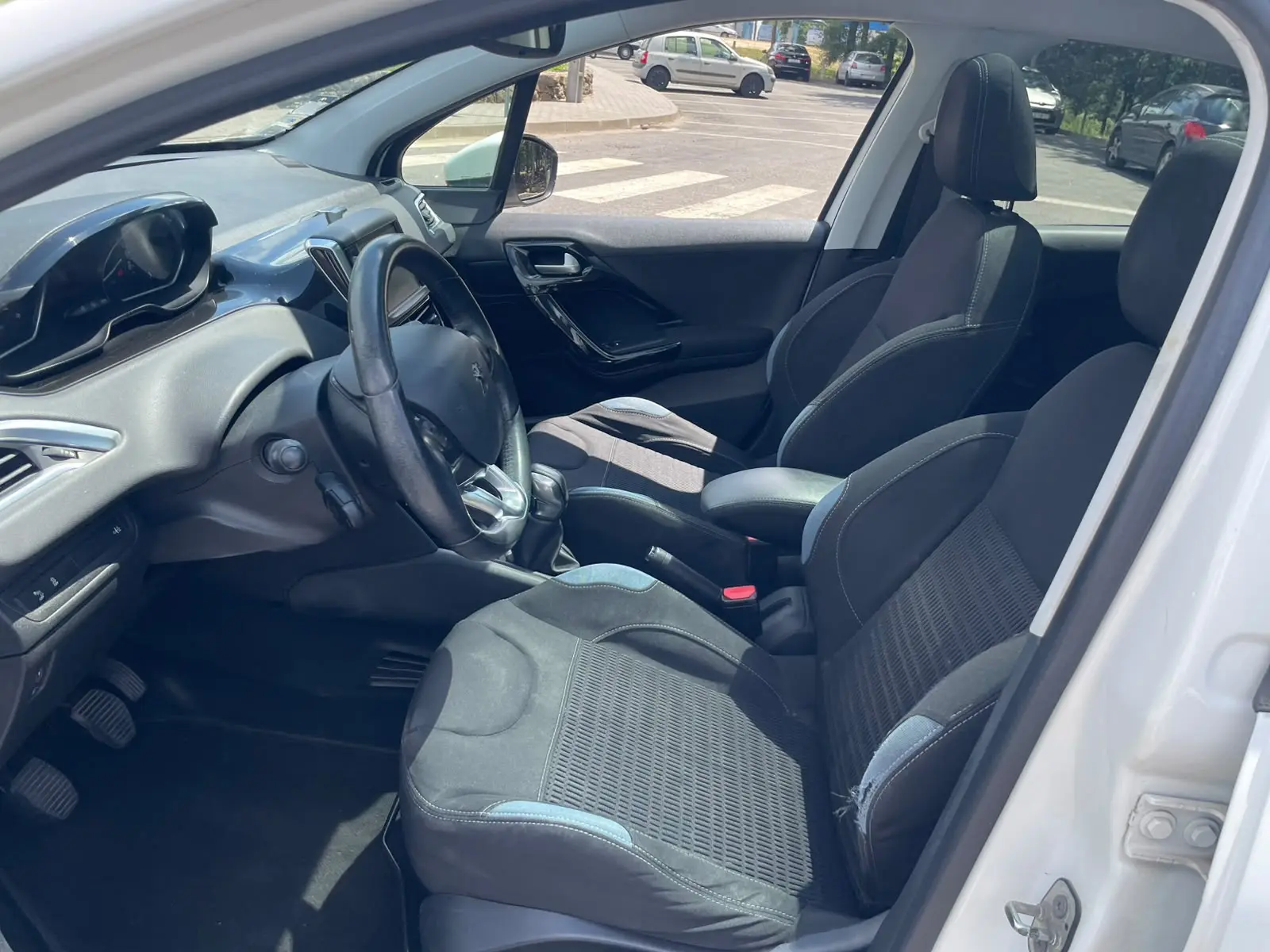 Peugeot 208 4