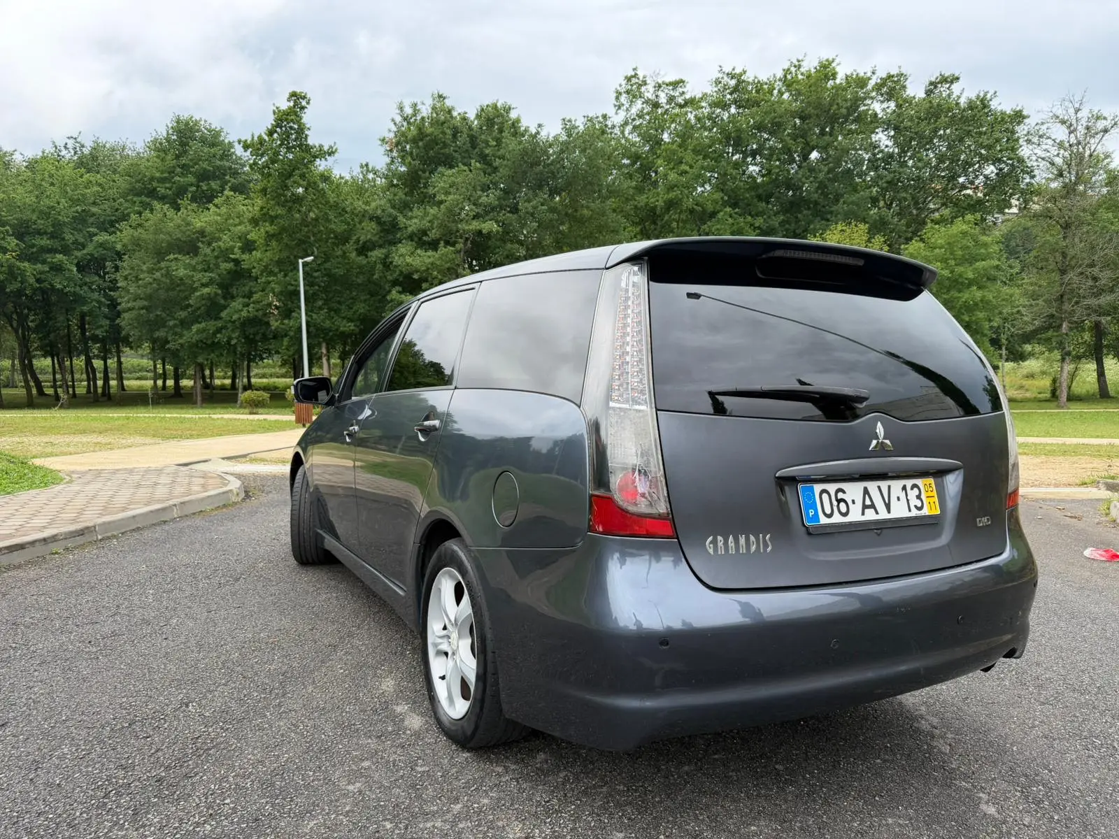 Mitsubishi Grandis 5