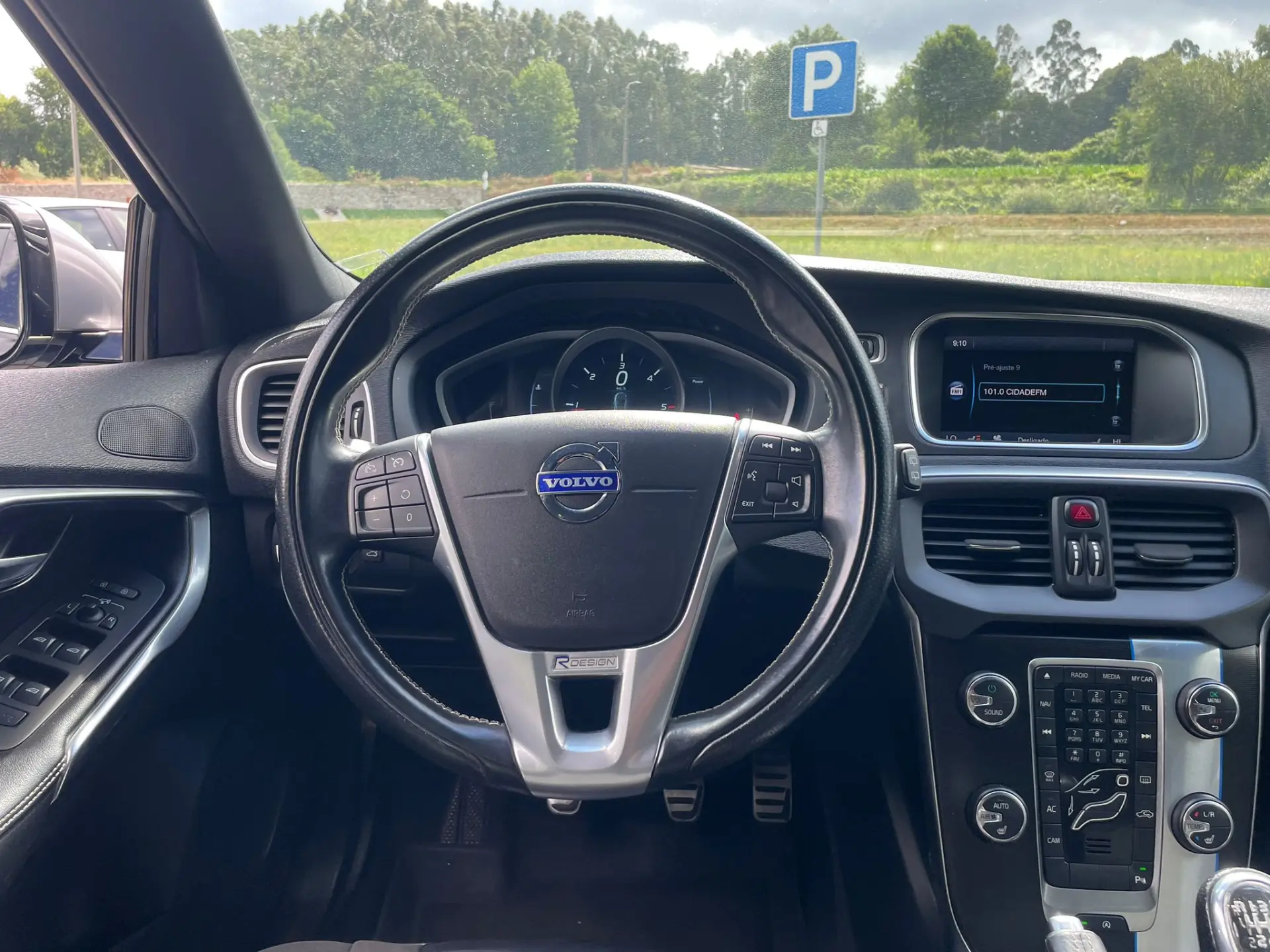 Volvo V40 1.6 D2 R-Design 19