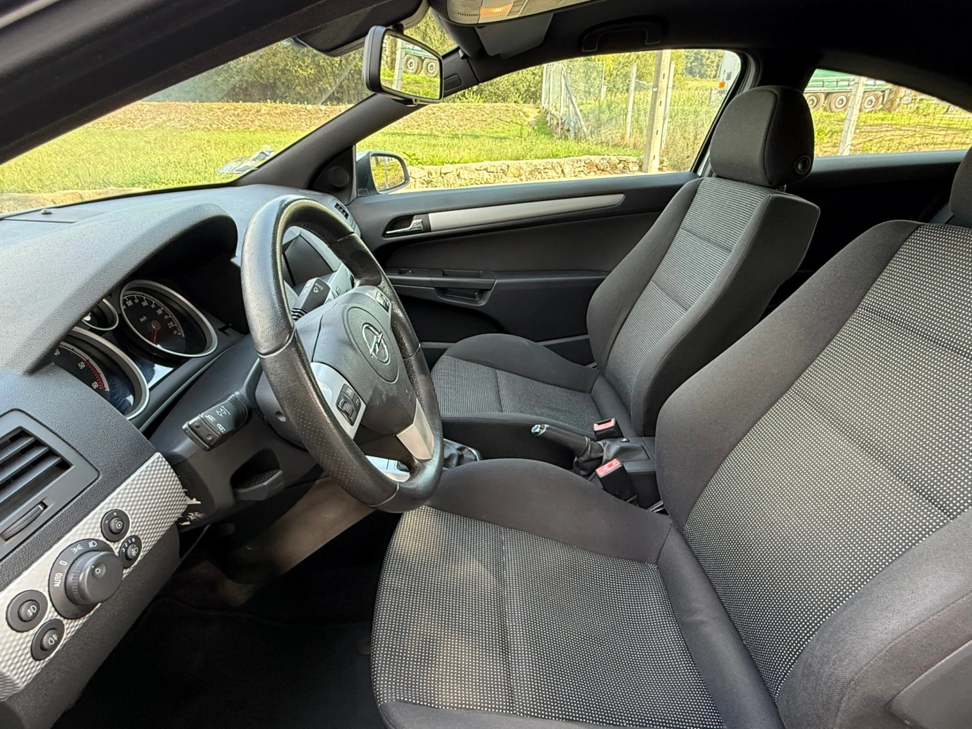 Opel Astra GTC 13