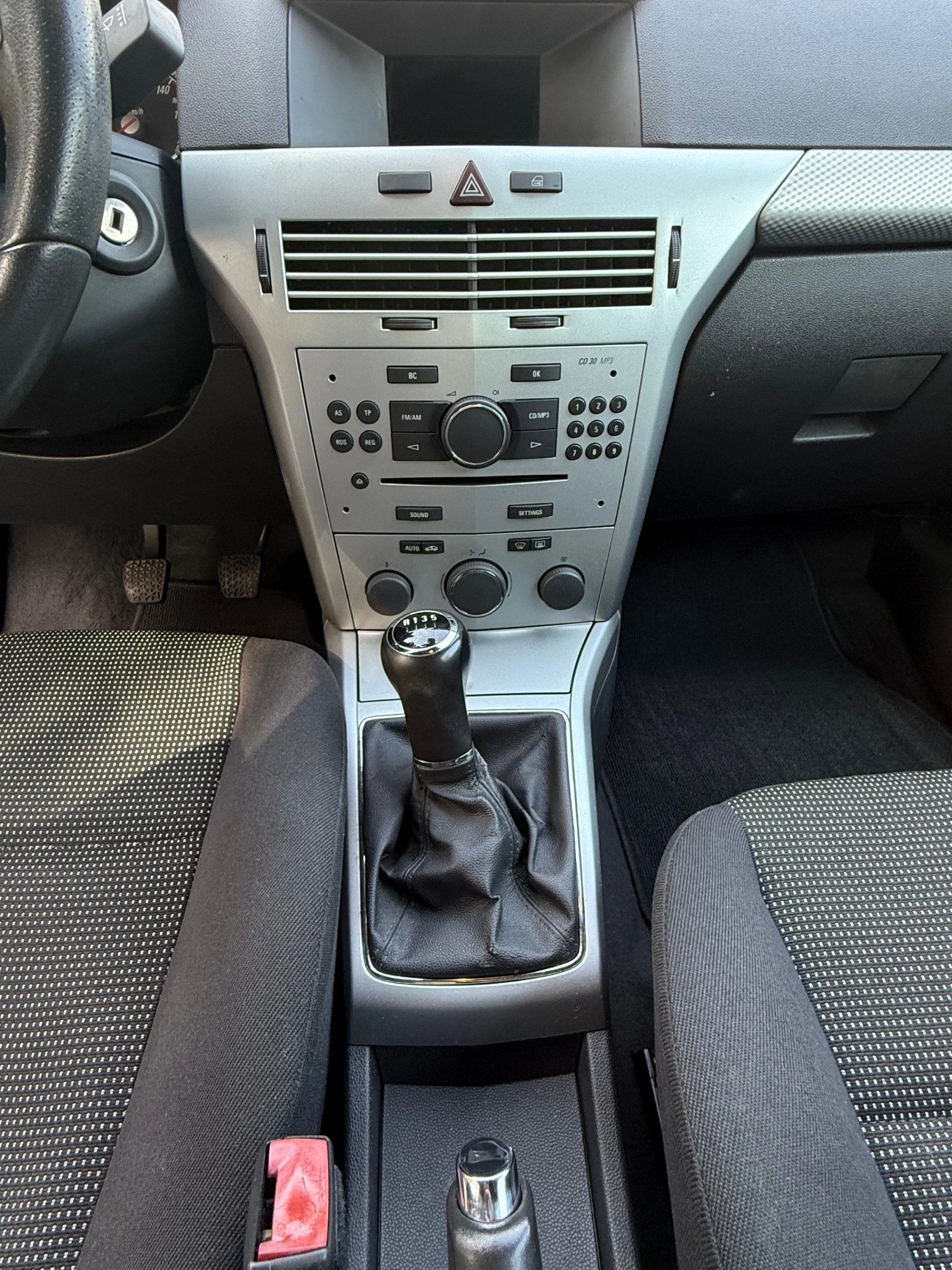 Opel Astra GTC 9