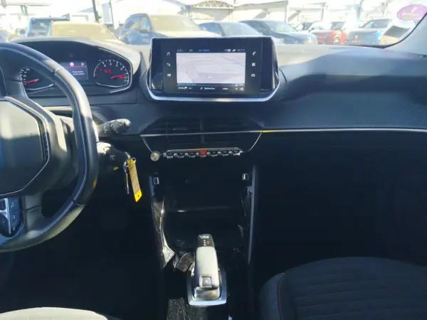 Peugeot 2008 PureTech 130 EAT8 Active Pack 6