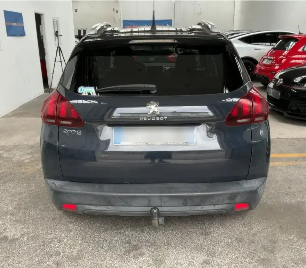 Peugeot 2008 1.2 e-THP Style 3
