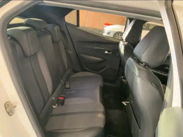 Peugeot 2008 PureTech 100 Allure 9