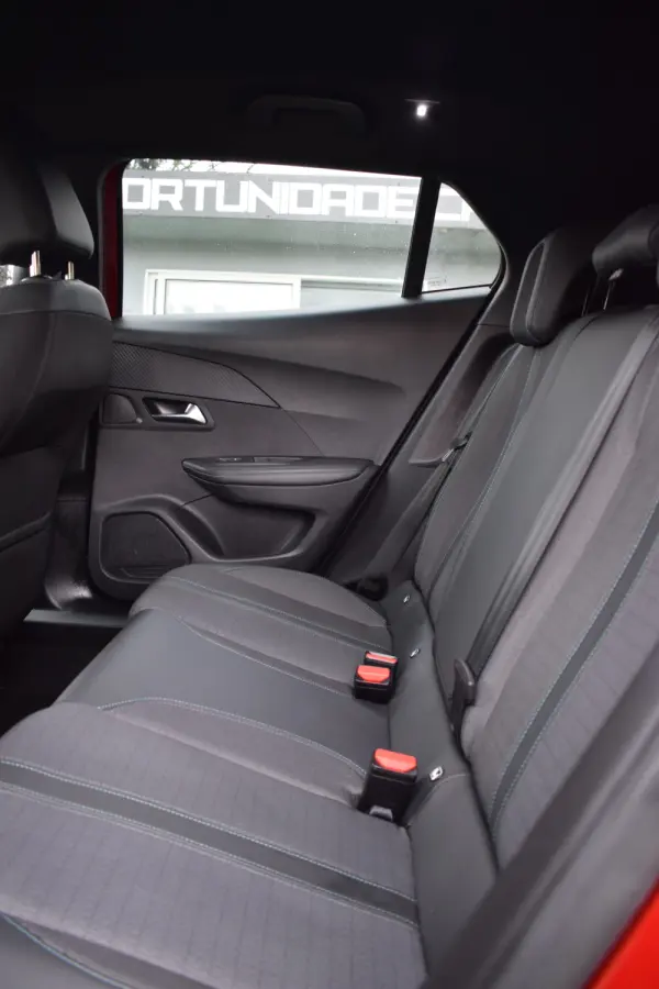 Peugeot 2008 PureTech 100 Allure 8