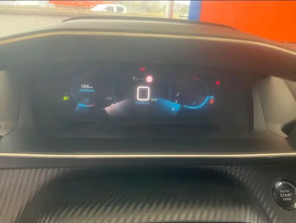 Peugeot 2008 1.2 PureTech Allure 4