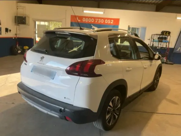 Peugeot 2008 1.2 VTi Allure 6