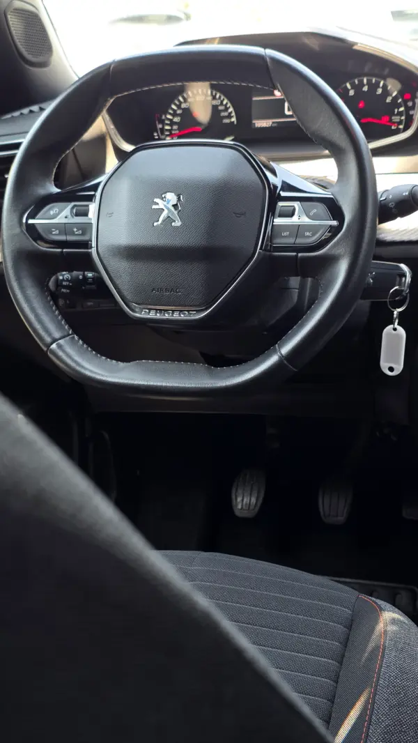 Peugeot 2008 1.2 PureTech Active 5