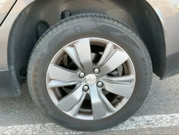 Peugeot 2008 1.2 PureTech Style 4