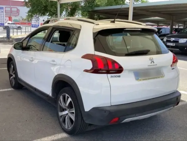 Peugeot 2008 1.2 PureTech Allure 4