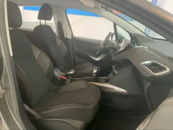 Peugeot 2008 1.2 vti style 3