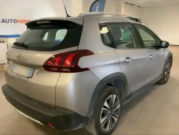 Peugeot 2008 1.2 PureTech Allure 4
