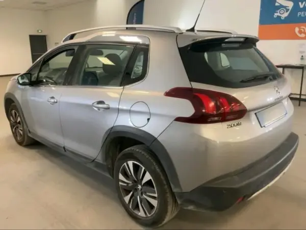 Peugeot 2008 1.2 PureTech Allure 5