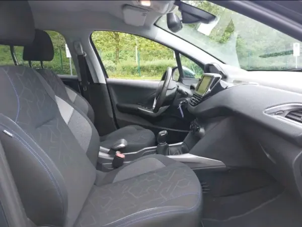 Peugeot 2008 1.2 PureTech Style 4