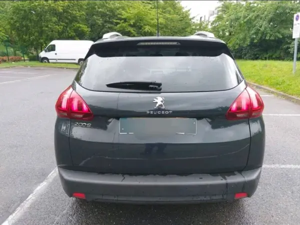Peugeot 2008 1.2 PureTech Style 7