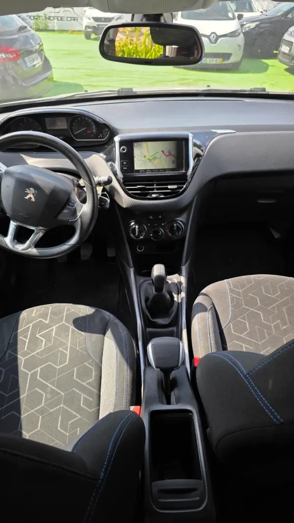 Peugeot 2008 1.2 e-THP Style 5