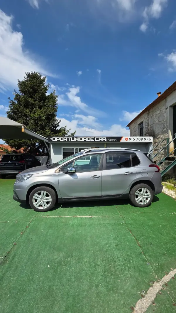 Peugeot 2008 1.2 e-THP Style 6