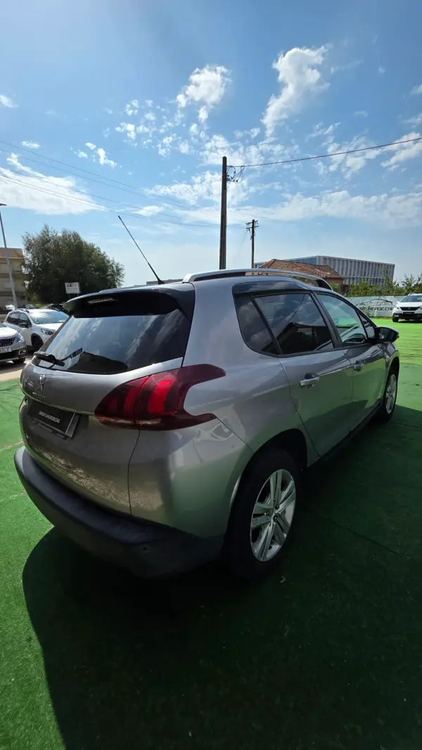 Peugeot 2008 1.2 e-THP Style 8