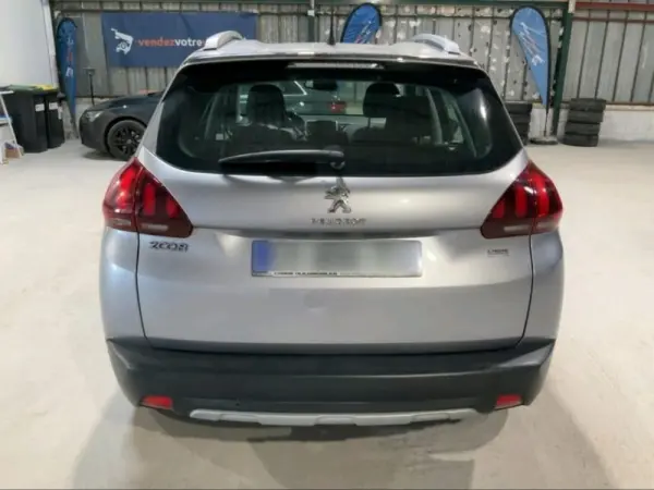 Peugeot 2008 1.2 PureTech Allure 6