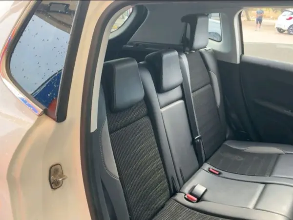 Peugeot 2008 1.2 PureTech Allure 5