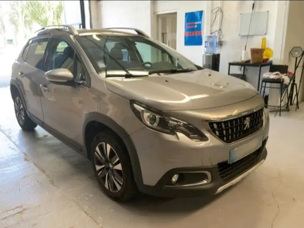 Peugeot 2008 1.2 PureTech Allure EAT6 4