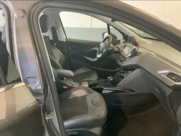 Peugeot 2008 1.2 PureTech Allure EAT6 4