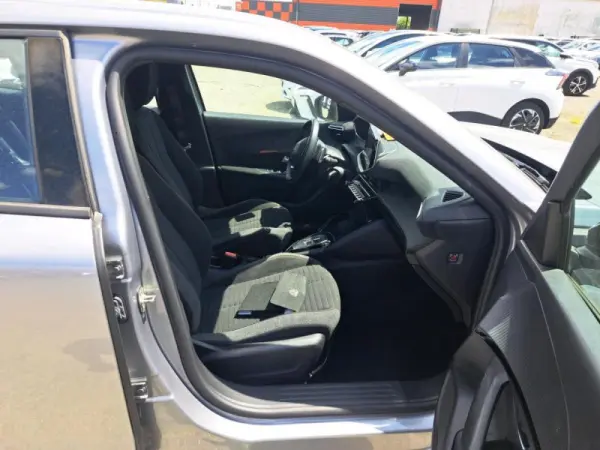 Peugeot 2008 Outro 6