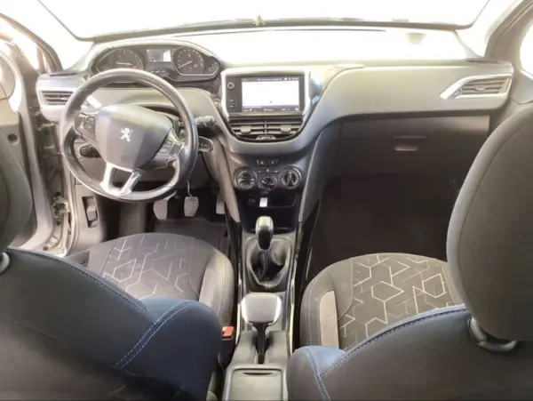 Peugeot 2008 Outro 3