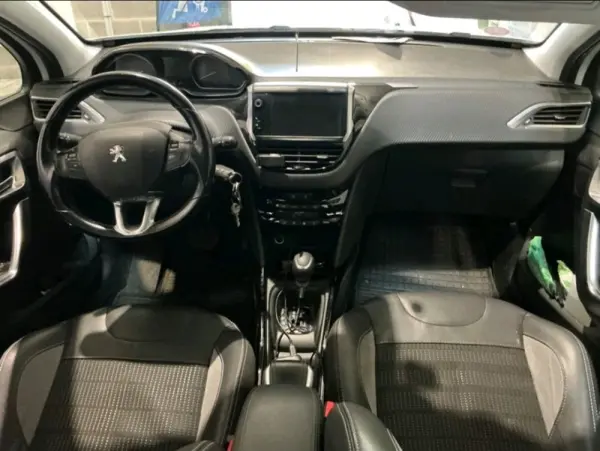 Peugeot 2008 1.2 PureTech Allure EAT6 4
