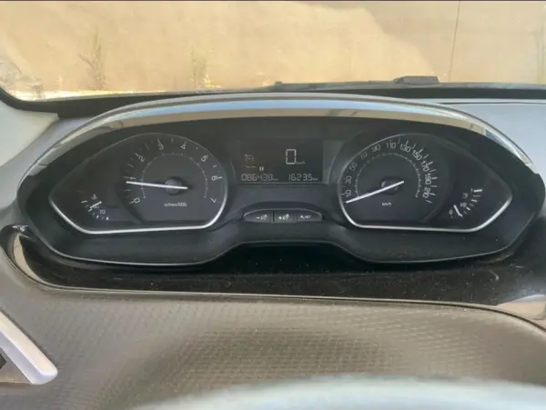 Peugeot 2008 Outro 4