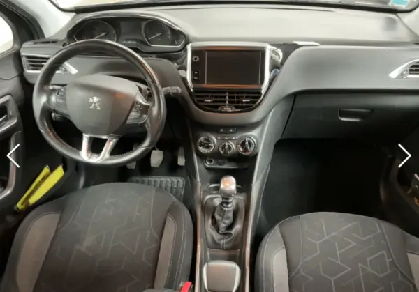 Peugeot 2008 1.2 e-THP Style 5