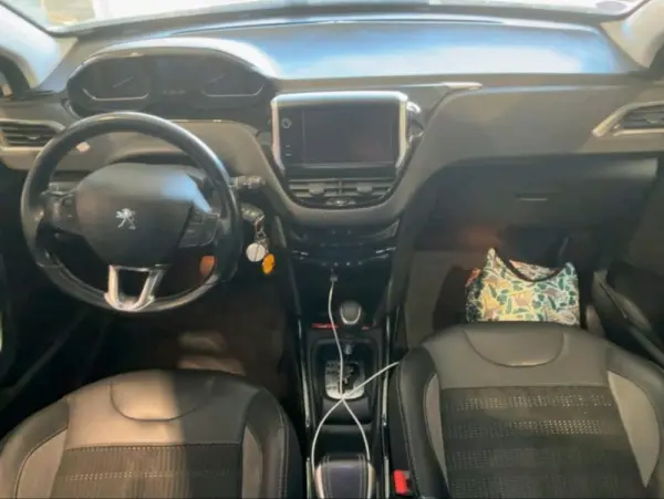 Peugeot 2008 1.2 PureTech Allure EAT6 2