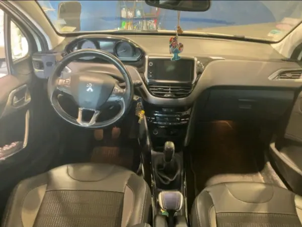 Peugeot 2008 1.2 VTi Allure 3