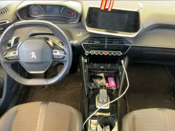 Peugeot 2008 PureTech 130 EAT8 Allure 3