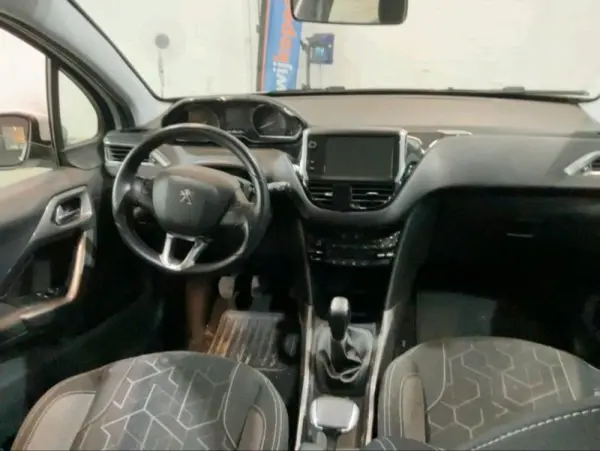 Peugeot 2008 1.2 VTi Active 5