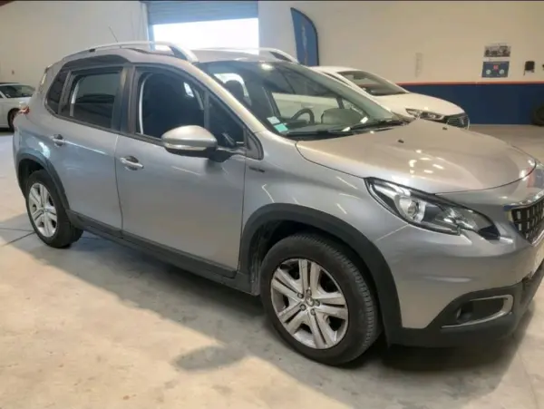 Peugeot 2008 1.2 PureTech Signature EAT6 8