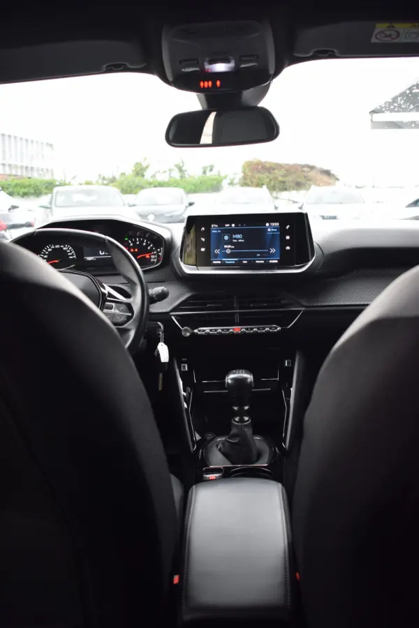Peugeot 2008 PureTech 100 Allure 7