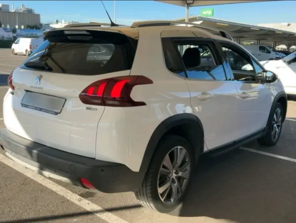 Peugeot 2008 1.2 PureTech Allure 3