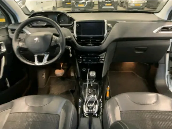 Peugeot 2008 1.2 PureTech Allure EAT6 3