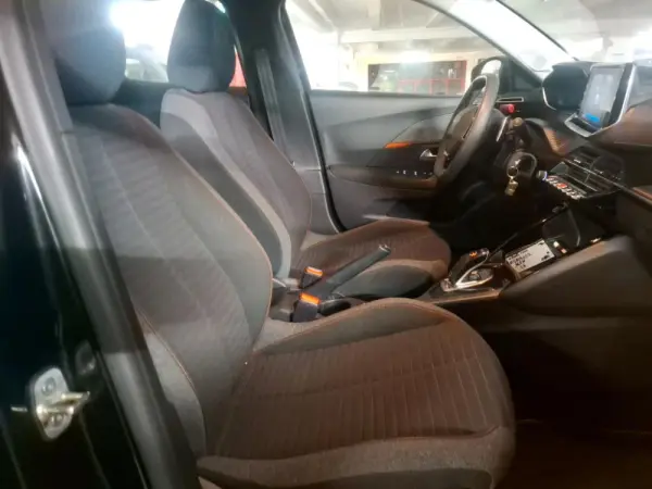 Peugeot 2008 PureTech 130 EAT8 Active Pack 5