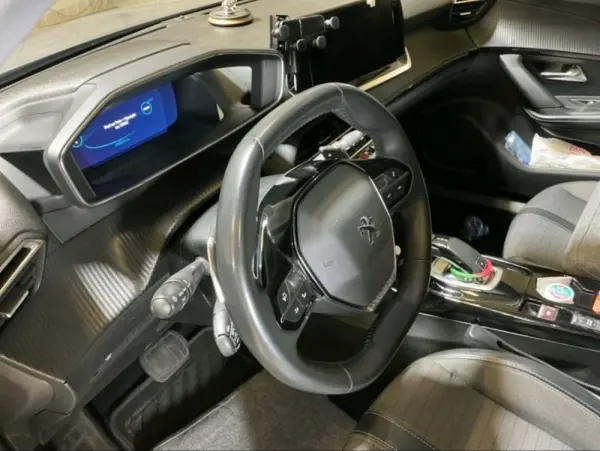 Peugeot 2008 PureTech 130 EAT8 Allure 2