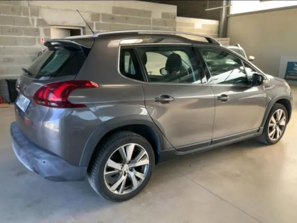 Peugeot 2008 1.2 PureTech Allure EAT6 8