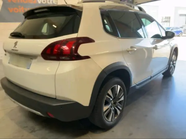 Peugeot 2008 1.2 PureTech Allure EAT6 3