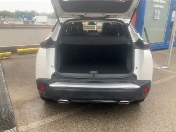 Peugeot 2008 1.2 PureTech Allure 6